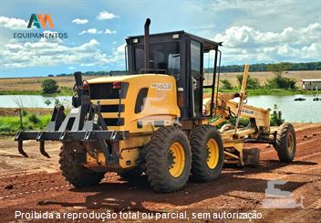 Motoniveladora New Holland RG140B