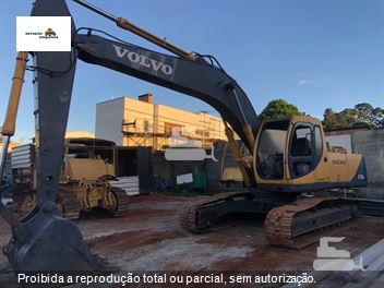 Escavadeira Volvo EC240BLC