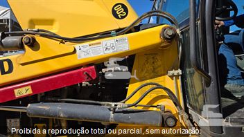 Retro Escavadeira New Holland B95B