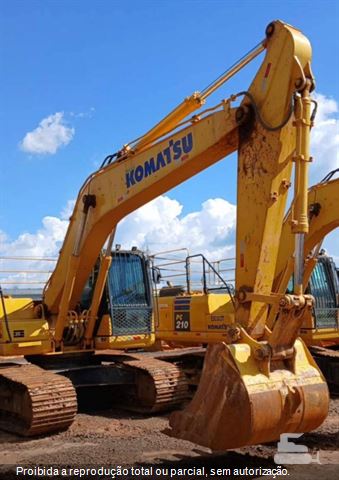 Escavadeira Komatsu PC210