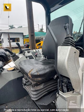 Mini-Escavadeira Bobcat E35