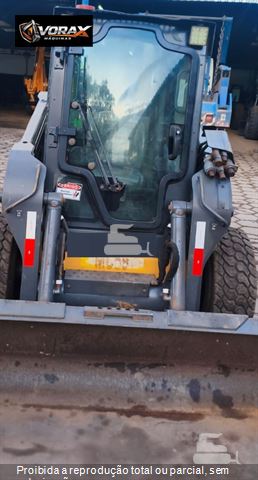 Mini-Carregadeira New Holland L320