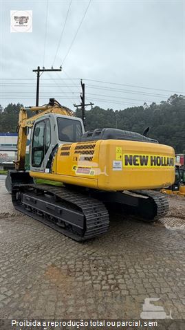 Escavadeira New Holland E215 B