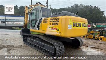Escavadeira New Holland E215 B