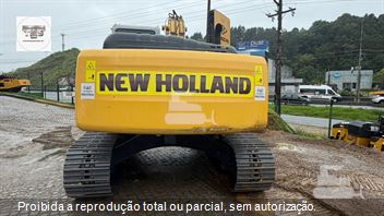 Escavadeira New Holland E215 B