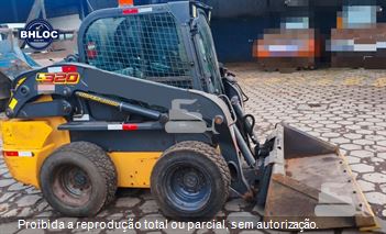 Mini-Carregadeira New Holland L320