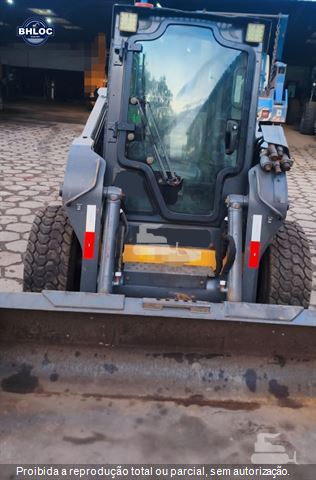 Mini-Carregadeira New Holland L320