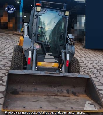 Mini-Carregadeira New Holland L320