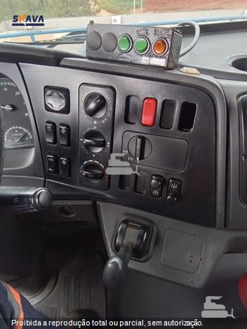 Caminhão Mercedes-Benz Axor 3131 6x4 2p (diesel)(E5)