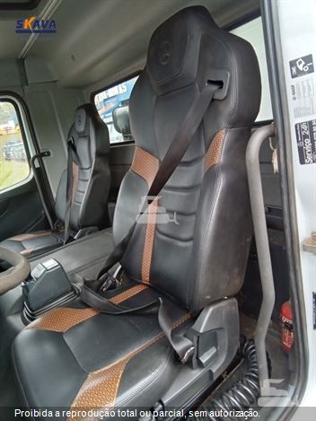Caminhão Mercedes-Benz Axor 3131 6x4 2p (diesel)(E5)