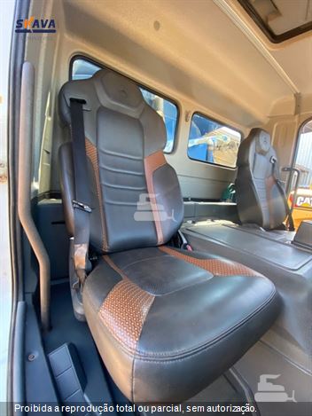 Caminhão Mercedes-Benz Axor 3131 6x4 2p (diesel)(E5)