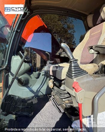 Escavadeira Doosan DX215