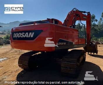 Escavadeira Doosan DX215