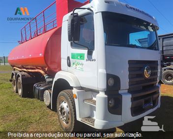 Caminhão Volkswagen 31-320 E Constellation 6x4 3-Eixos 2p (Diesel)