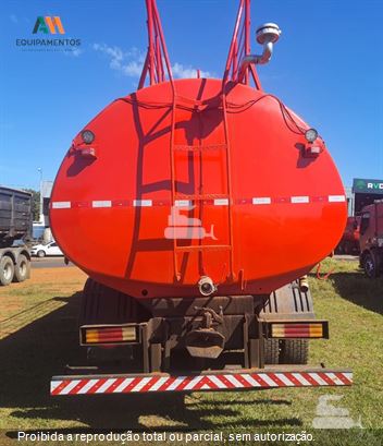 Caminhão Volkswagen 31-320 E Constellation 6x4 3-Eixos 2p (Diesel)