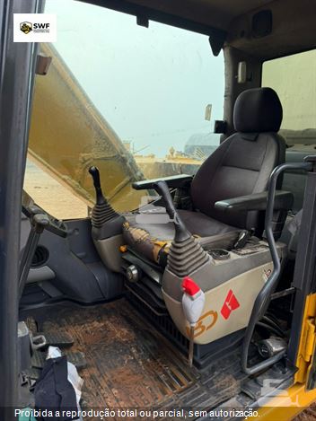 Escavadeira Komatsu PC160