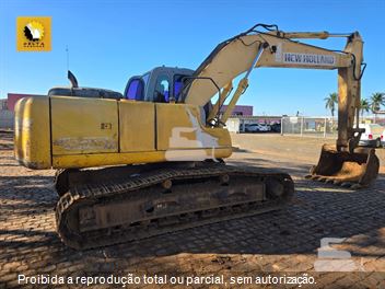 Escavadeira New Holland E215 B