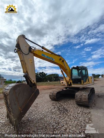 Escavadeira Komatsu PC200