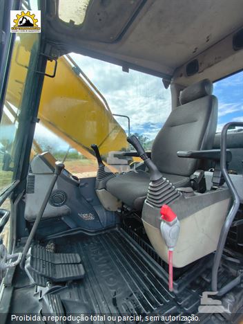 Escavadeira Komatsu PC200