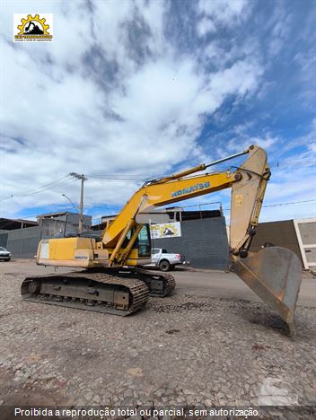 Escavadeira Komatsu PC200