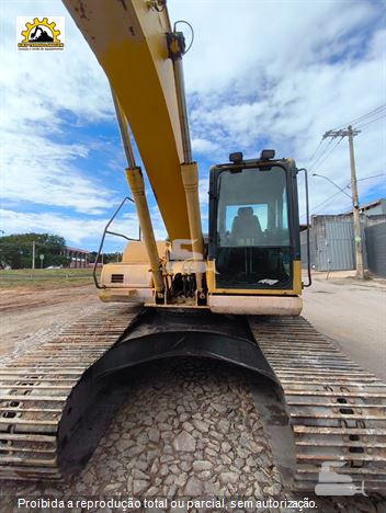 Escavadeira Komatsu PC200