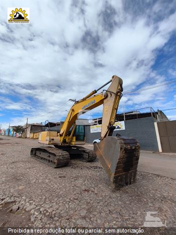 Escavadeira Komatsu PC200