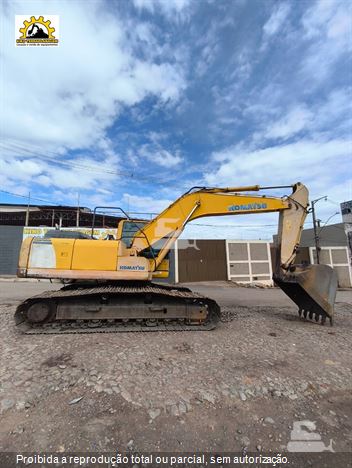 Escavadeira Komatsu PC200