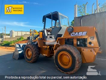 Pá Carregadeira Case W20E