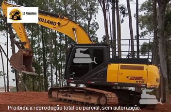 Escavadeira New Holland E215 C
