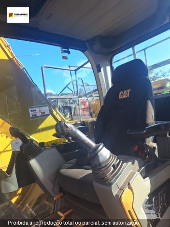 Escavadeira Caterpillar 320