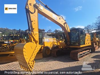 Escavadeira Caterpillar 320