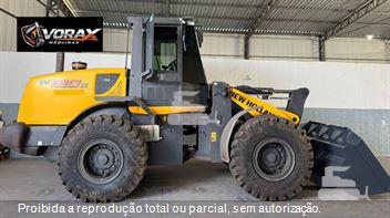 Pá Carregadeira New Holland W130 B