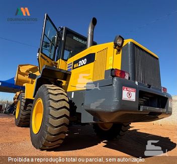 Pá Carregadeira Komatsu WA200