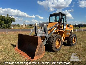Pá Carregadeira Case W20E