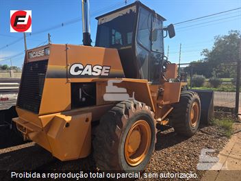 Pá Carregadeira Case W20E