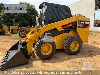 Mini-Carregadeira Caterpillar 246D