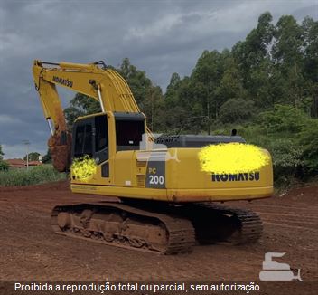 Escavadeira Komatsu PC200