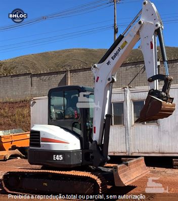Mini-Escavadeira Bobcat E45