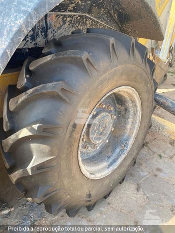 Retro Escavadeira New Holland B95B