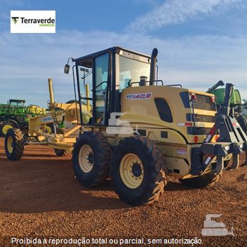 Motoniveladora New Holland RG140B