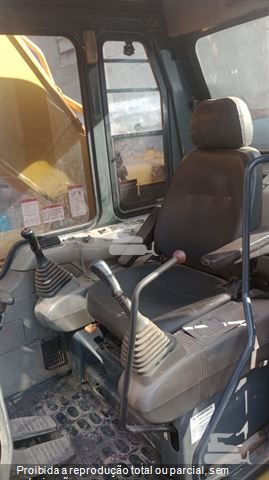 Escavadeira Komatsu PC200