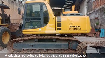 Escavadeira Komatsu PC200