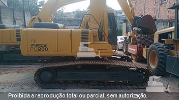 Escavadeira Komatsu PC200
