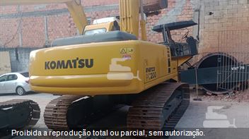 Escavadeira Komatsu PC200