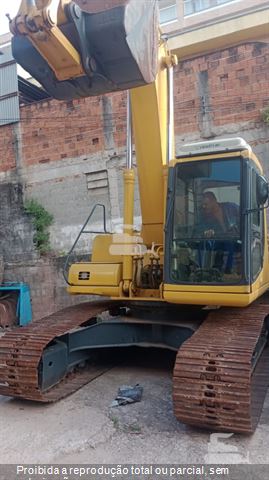 Escavadeira Komatsu PC200