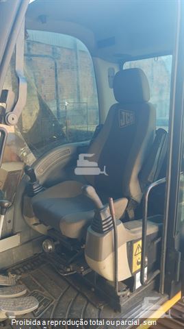 Escavadeira JCB JS200