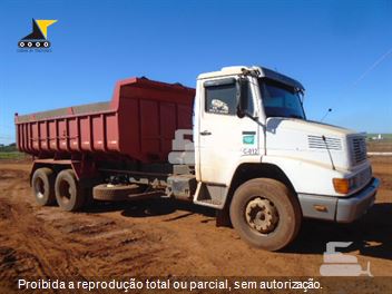 Caminhão Mercedes-Benz L-2325 6X4 3-Eixos 2p (diesel)