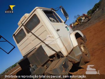 Caminhão Mercedes-Benz L-2325 6X4 3-Eixos 2p (diesel)