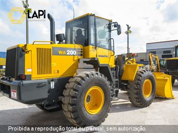 Pá Carregadeira Komatsu WA200