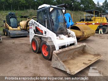 Mini-Carregadeira Bobcat S130